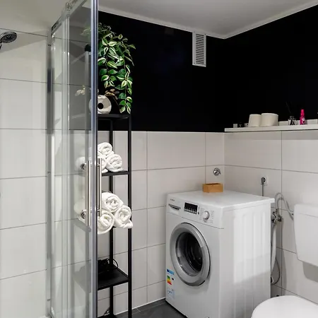 Queens Peak Apartman *